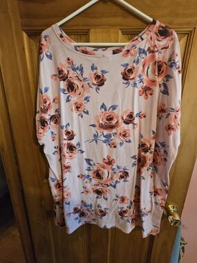 Lularoe Floral Scoop Neck Women's Top - Pink Rose Print